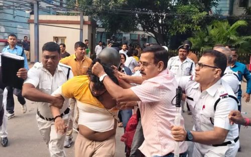 ভুল ইঞ্জেকশনে ১১ বছরের নাবালকের মৃত্যুর অভিযোগ! কলকাতা মেডিক্যালে উত্তেজনা, পুলিশের সঙ্গে সংঘর্ষ পরিবারের